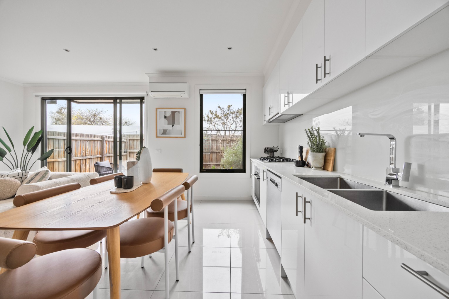 33 Bailey Crescent, Oak Park, VIC 3046, Oak Park - Thumbnail 3