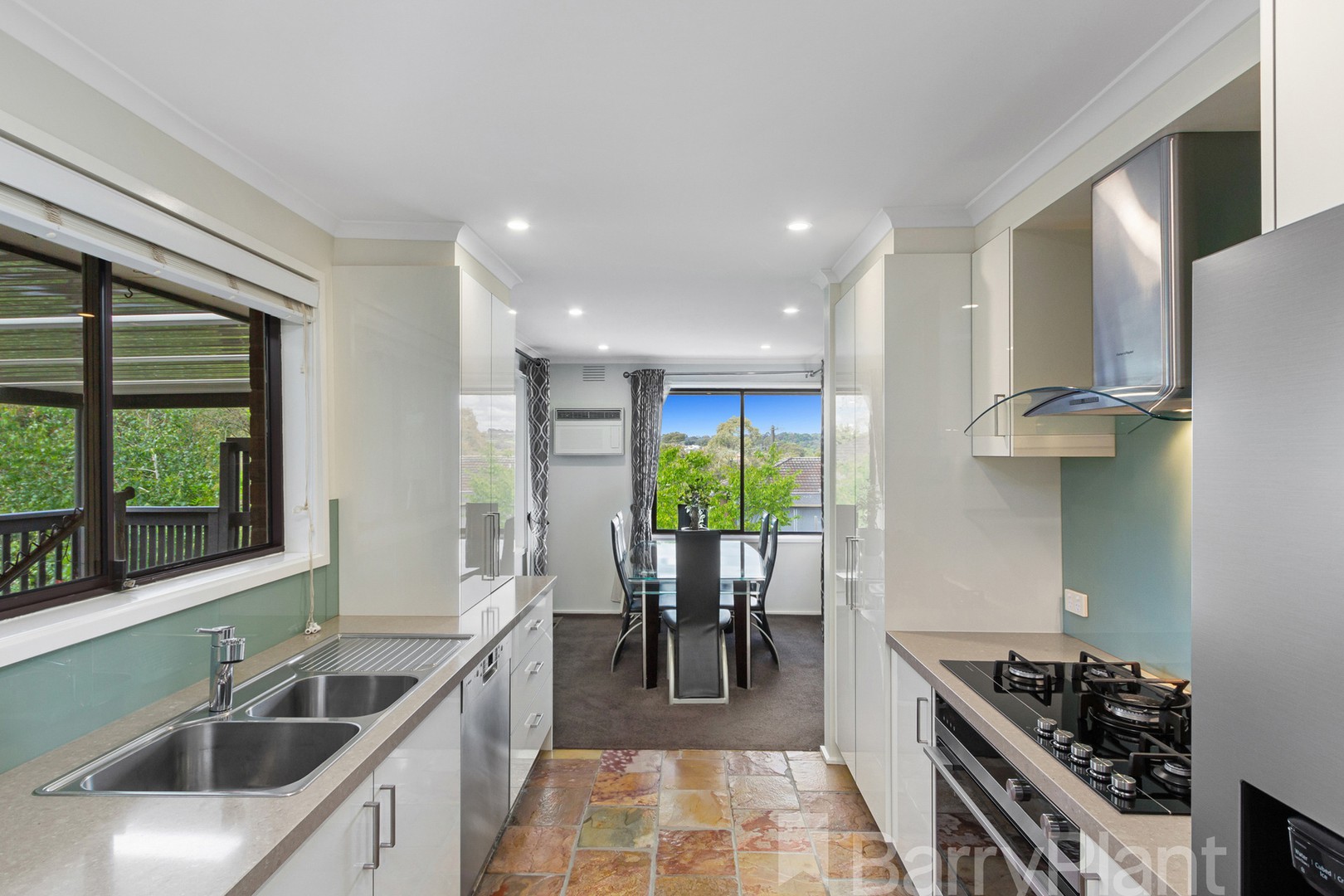 33 Bimbadeen Drive, Mooroolbark, VIC 3138, Mooroolbark - Thumbnail 2