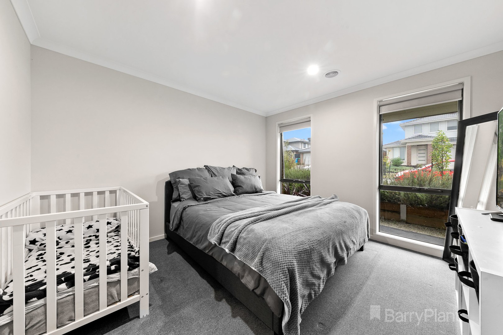 33 Catees Street, Clyde North, VIC 3978, Clyde North - Thumbnail 2