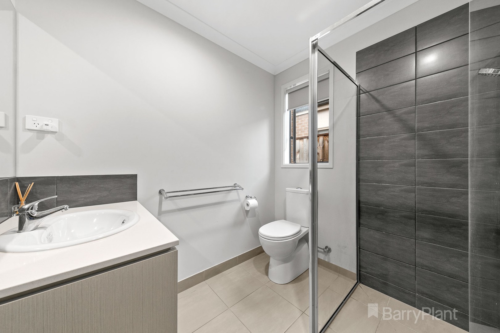 33 Catees Street, Clyde North, VIC 3978, Clyde North - Thumbnail 3
