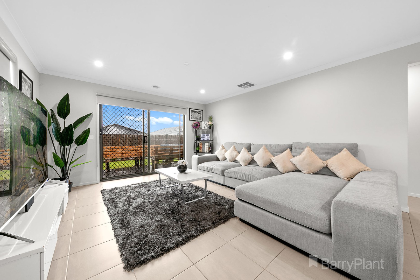 33 Catees Street, Clyde North, VIC 3978, Clyde North - Thumbnail 7
