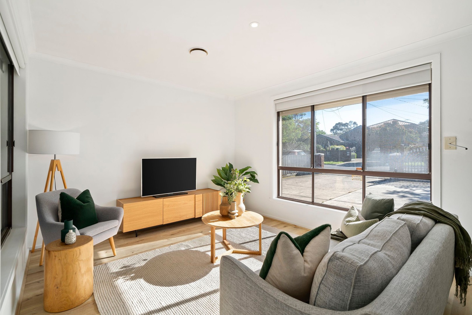 33 Charlbury Grove, St Albans, VIC 3021, St Albans - Thumbnail 2