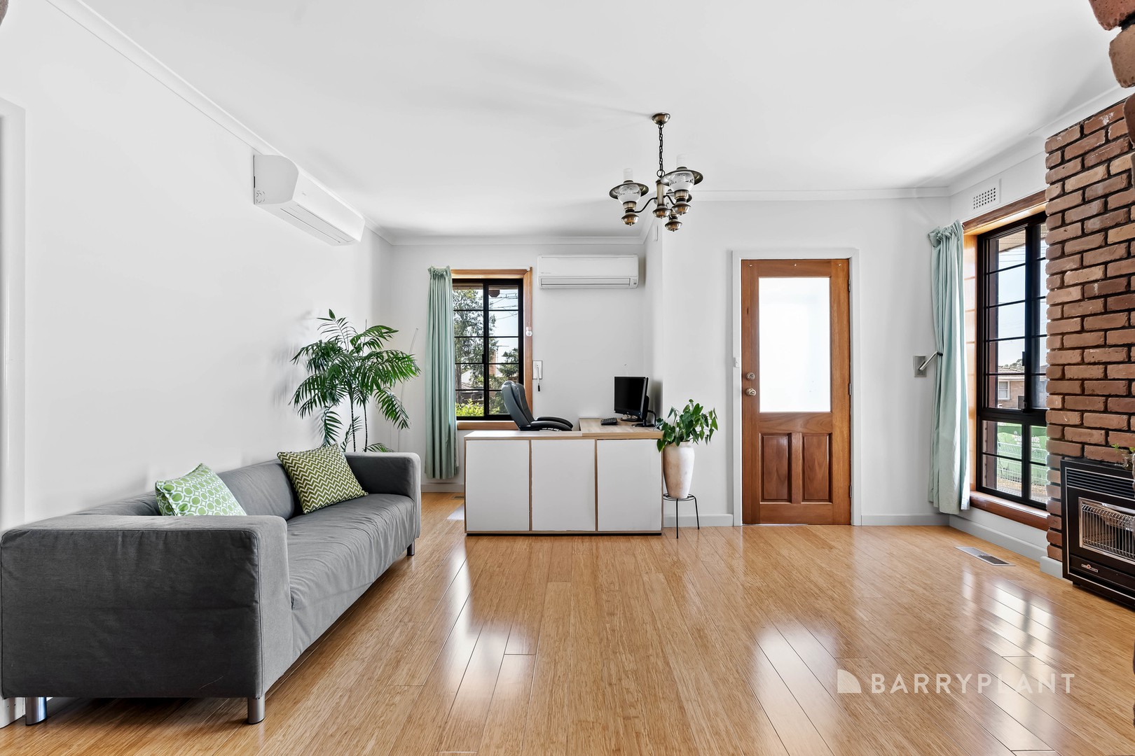 33 Charlton Crescent, Reservoir, VIC 3073 - Thumbnail 2 - 25/02/2026