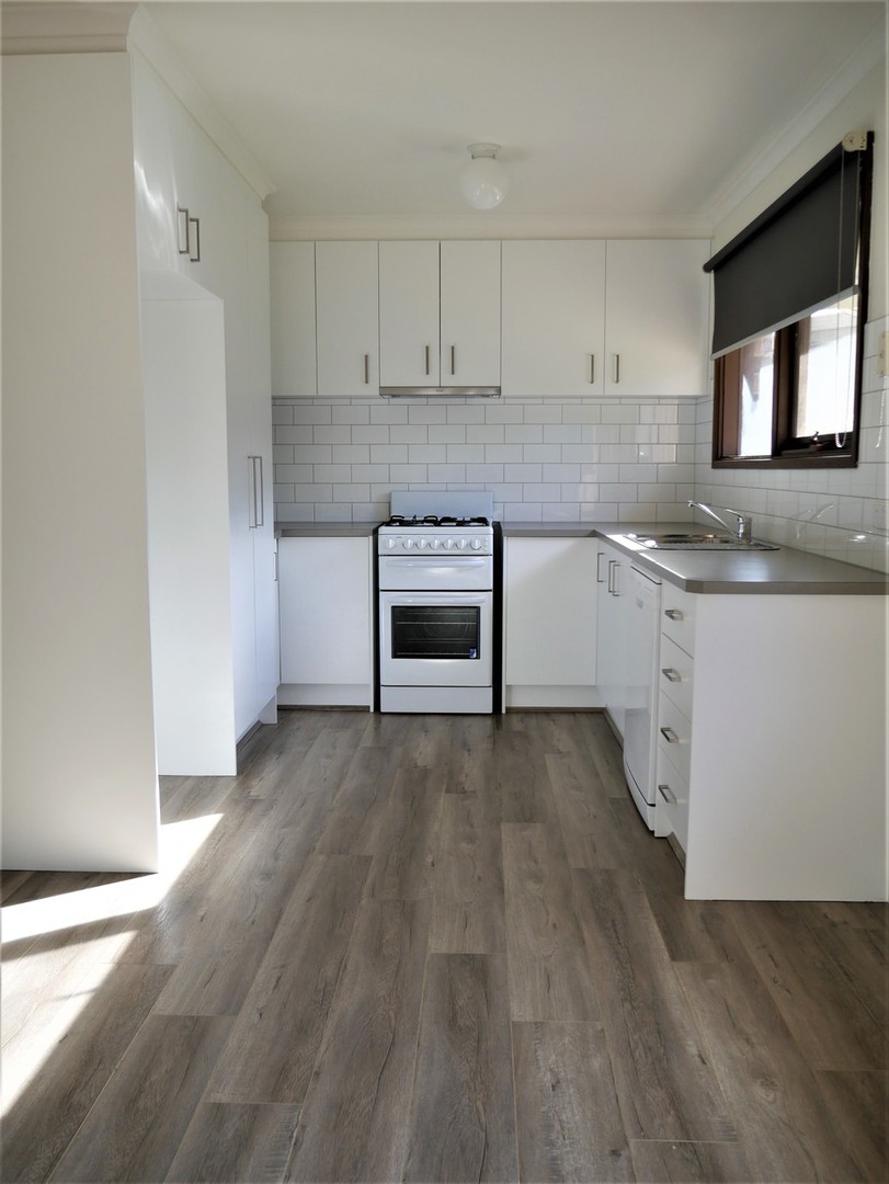 33 Chelmsford Way, Melton West, VIC 3337 - Thumbnail 2 - 21/09/2021
