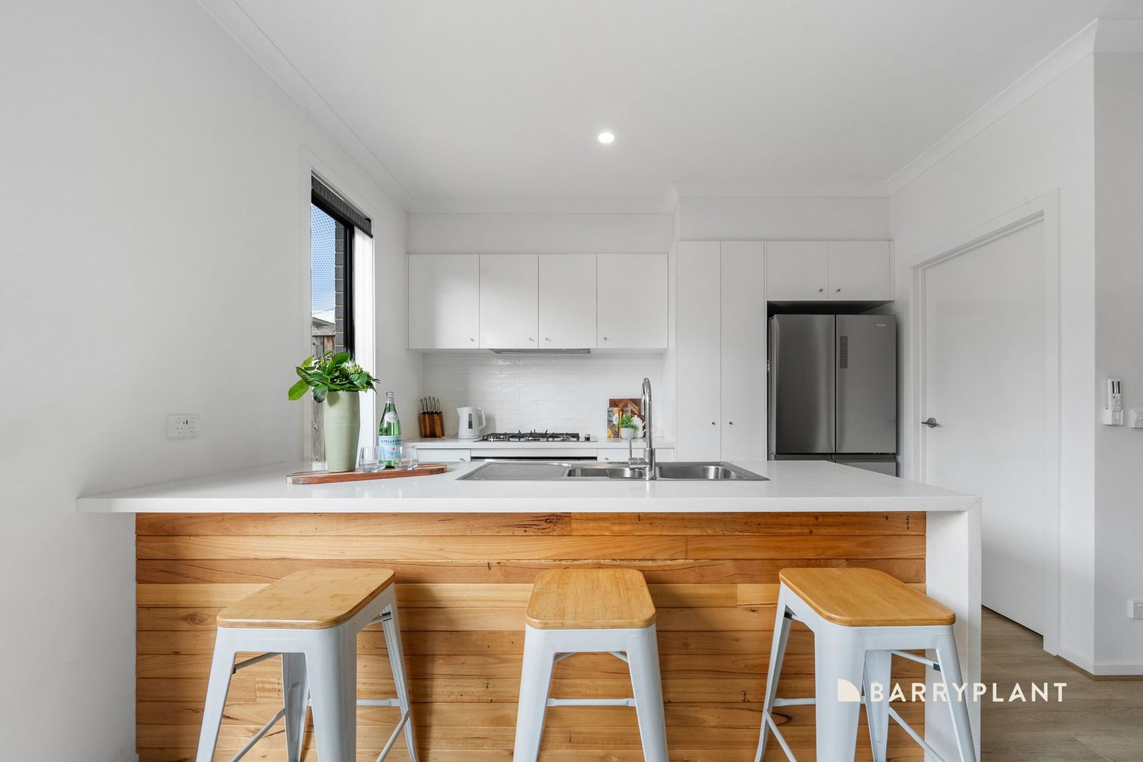 33 Emery Avenue, Doreen, VIC 3754 - Thumbnail 2 - 04/03/2026