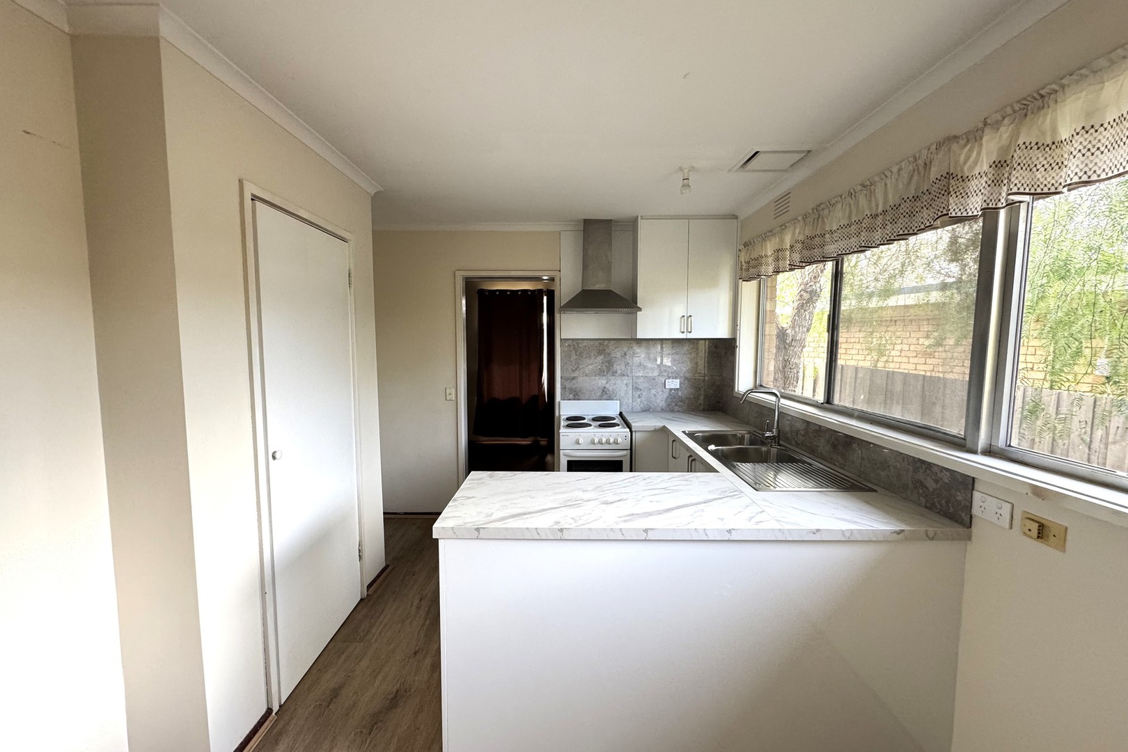 33 First Avenue, Melton South, VIC 3338, Melton South - Thumbnail 3