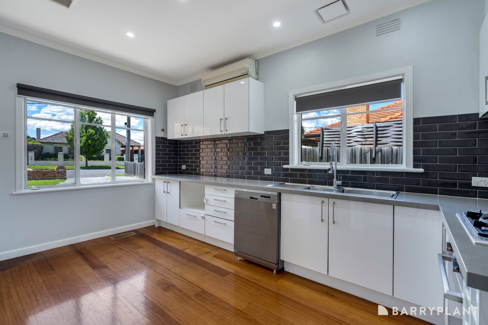 33 Glasgow Avenue, Reservoir, VIC 3073, Reservoir - Thumbnail 2