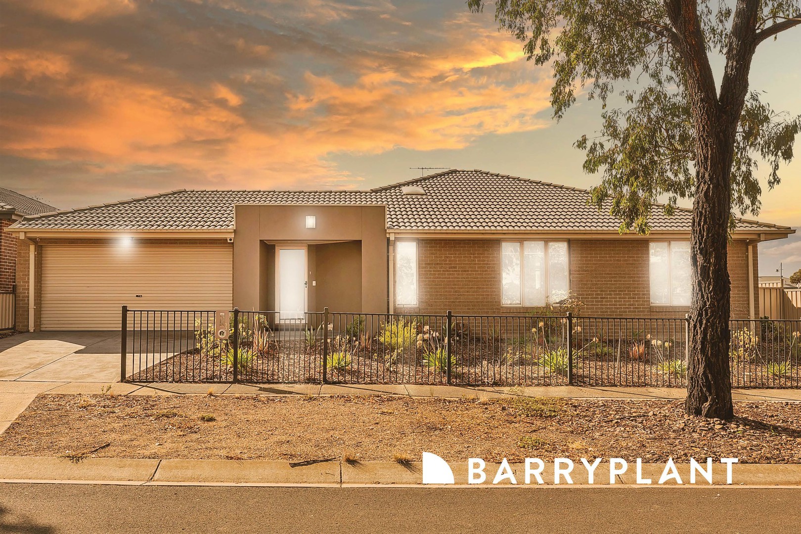 33 Glencoe Street, Kurunjang, VIC 3337 - Thumbnail 2 - 09/04/2025