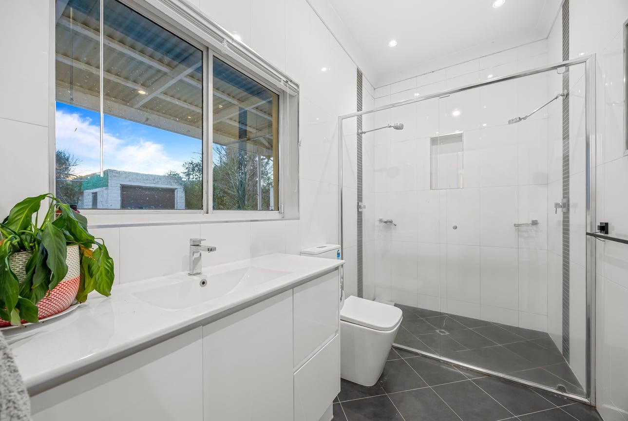 33 Grammar St, Wendouree, VIC 3355 - Thumbnail 1 - 07/11/2025