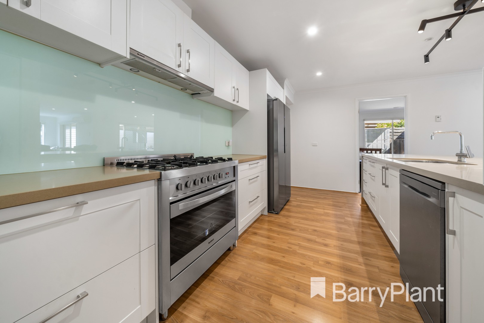 33 Harvest Way, Werribee, VIC 3030, Werribee - Thumbnail 6