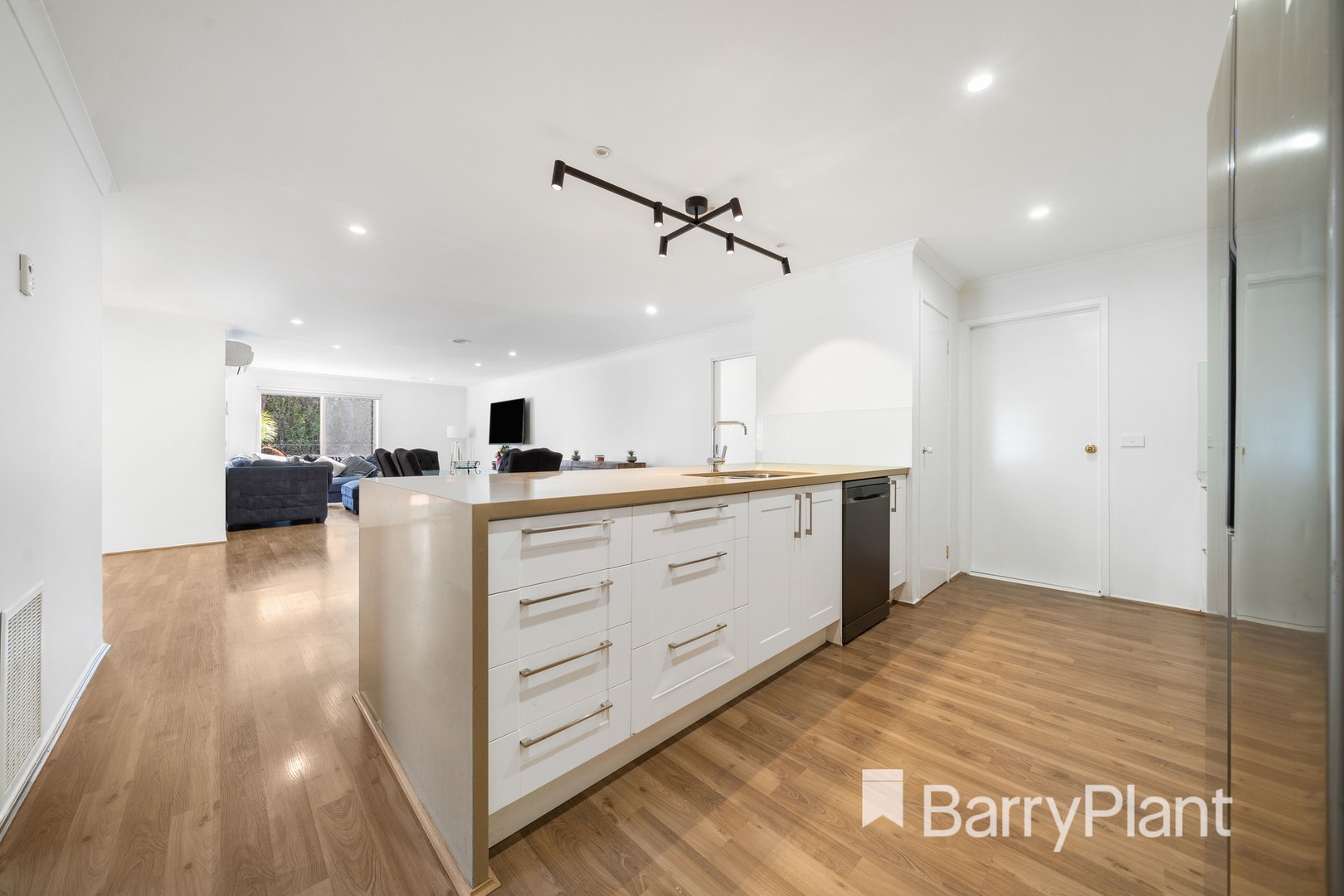 33 Harvest Way, Werribee, VIC 3030, Werribee - Thumbnail 7