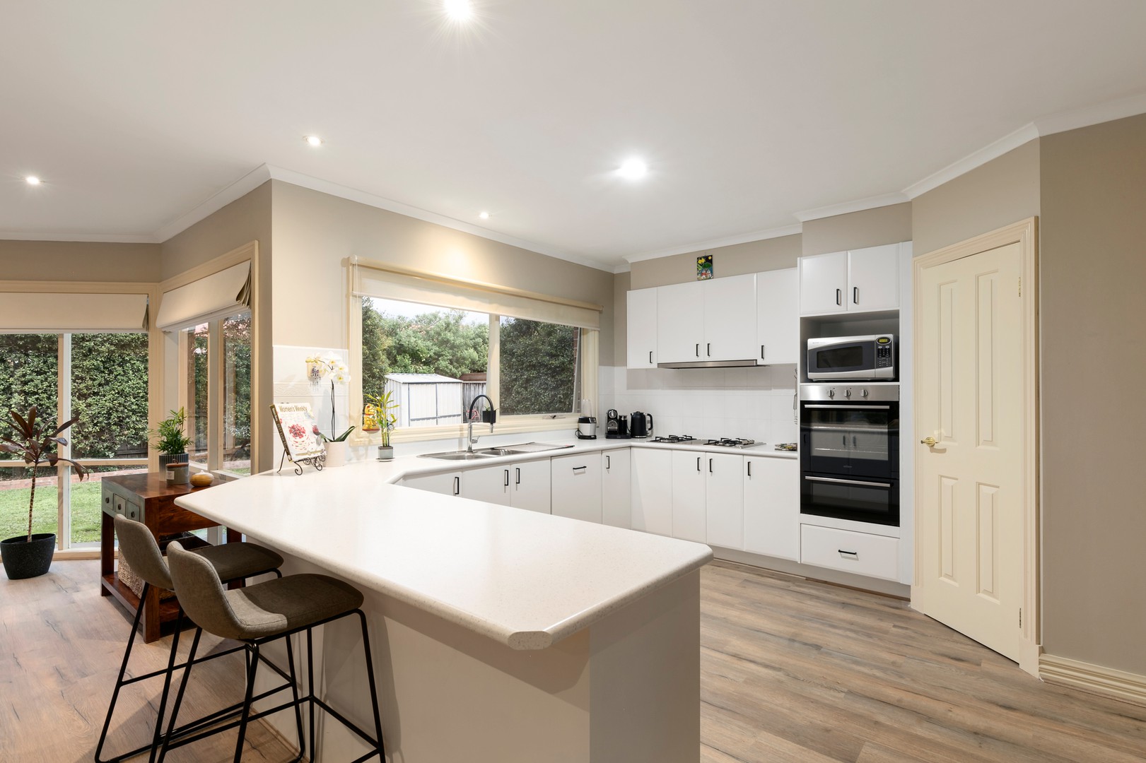 33 Hazel Glen Drive, Doreen, VIC 3754 - Thumbnail 2 - 03/05/2022