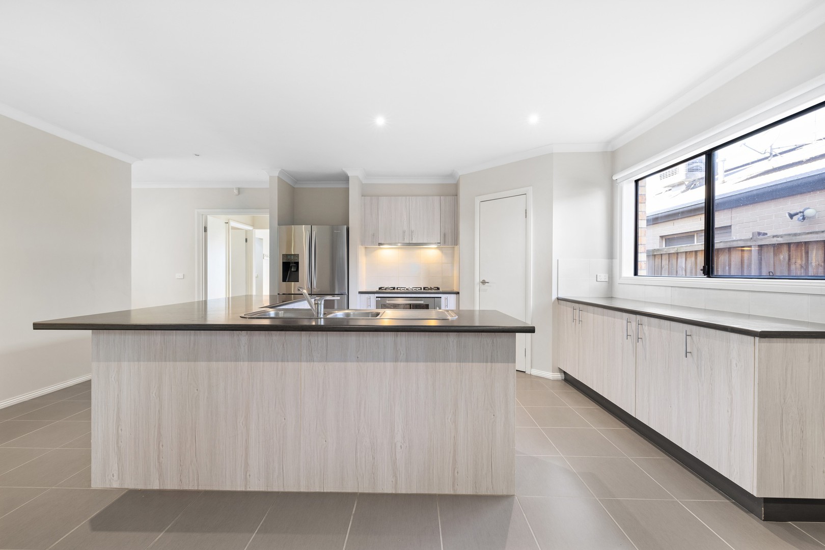 33 Hibiscus Crescent, Point Cook, VIC 3030, Point Cook - Thumbnail 4