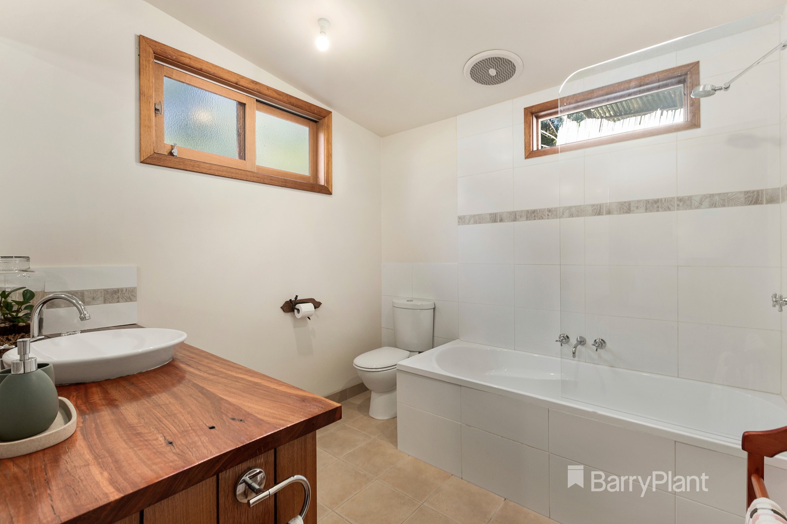 33 Hillcrest Road, Hurstbridge, VIC 3099, Hurstbridge - Thumbnail 8