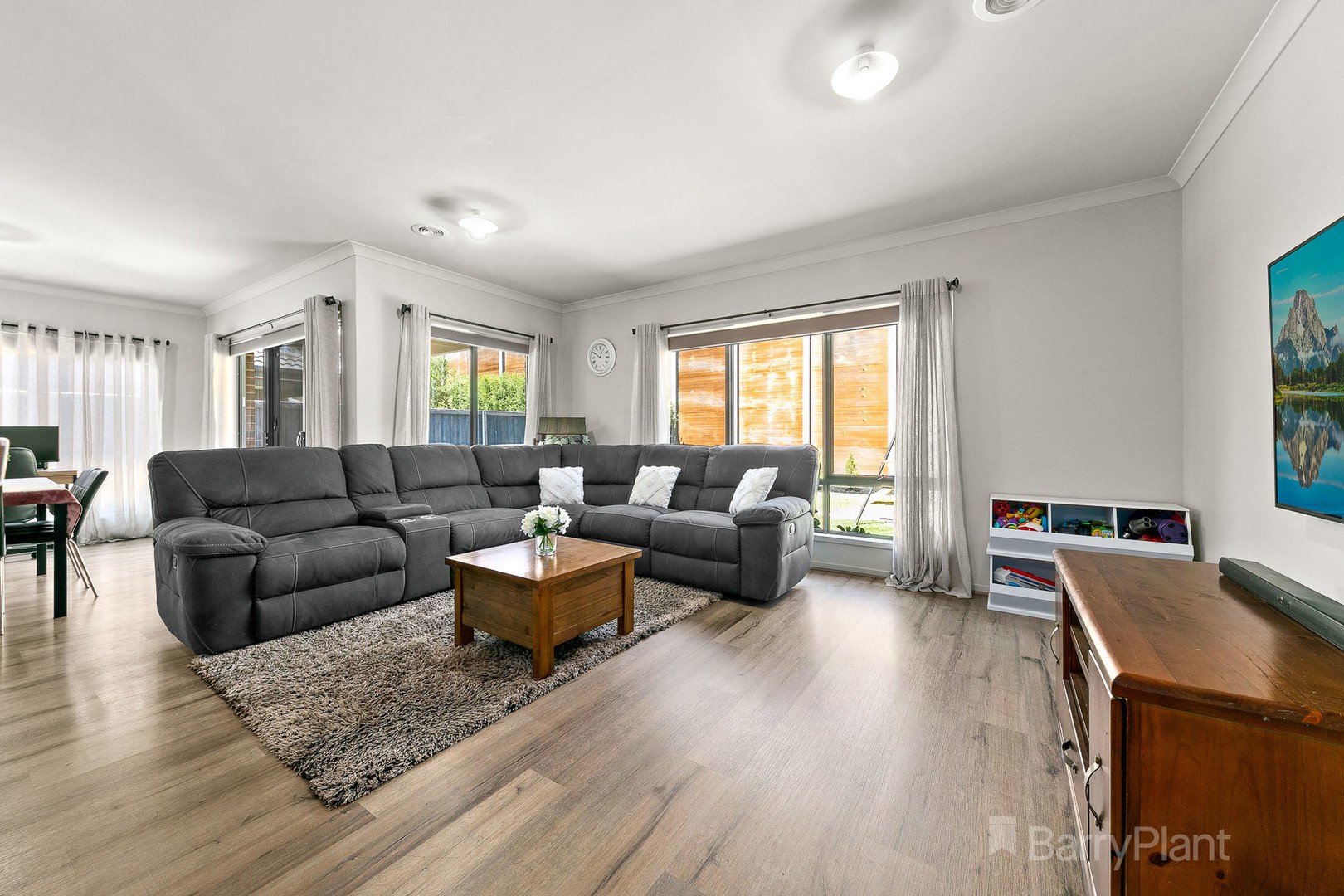 33 Jersey Crescent, Officer, VIC 3809 - Thumbnail 2 - 19/06/2024