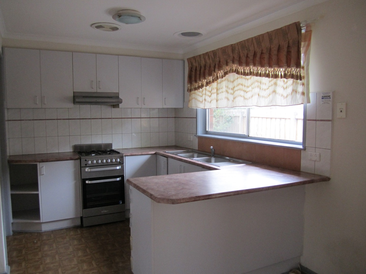 33 Kiely Avenue, Werribee, VIC 3030, Werribee - Thumbnail 2