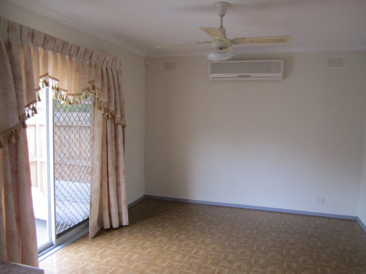 33 Kiely Avenue, Werribee, VIC 3030, Werribee - Thumbnail 3