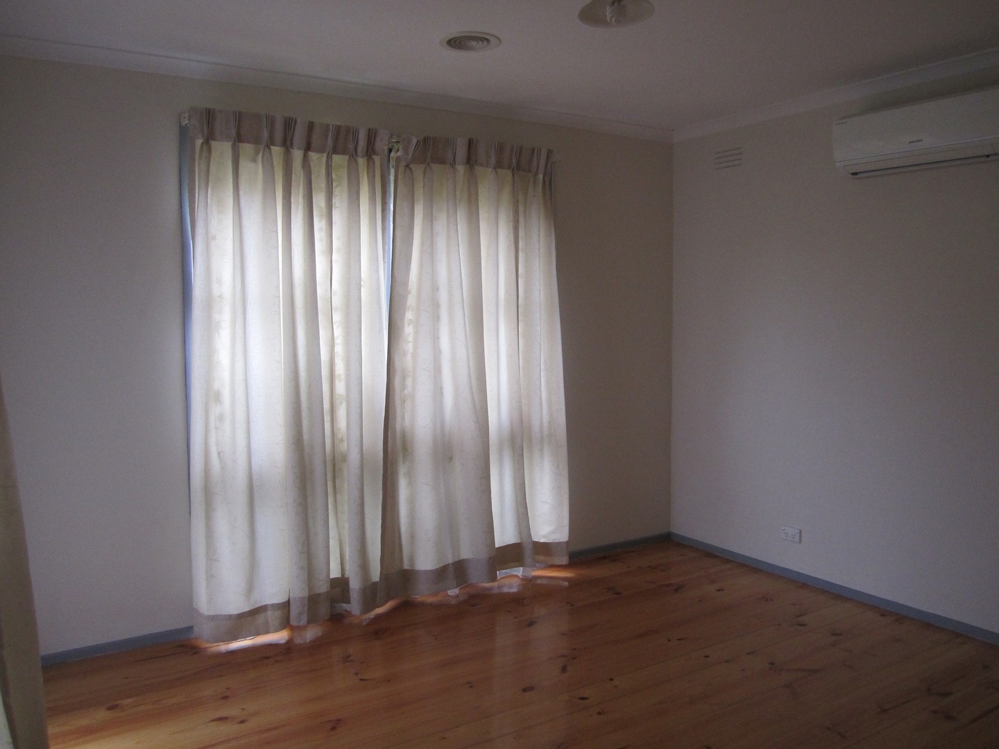 33 Kiely Avenue, Werribee, VIC 3030, Werribee - Thumbnail 7