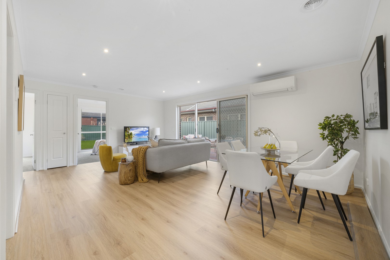 33 Kyneton Circuit, Caroline Springs, VIC 3023, Caroline Springs - Thumbnail 3