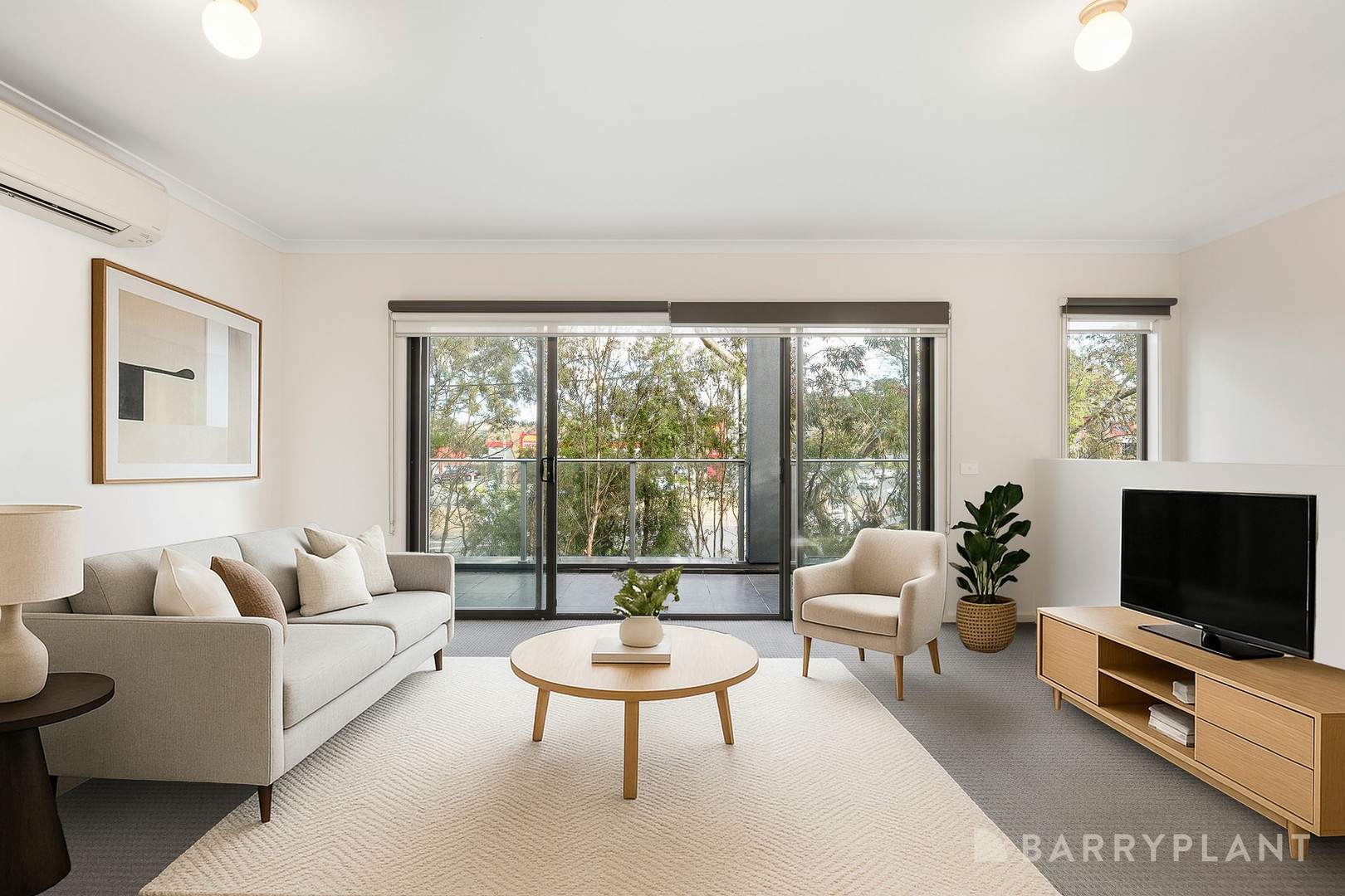 33 Lithgow Way, Mooroolbark, VIC 3138 - Thumbnail 2 - 03/09/2025