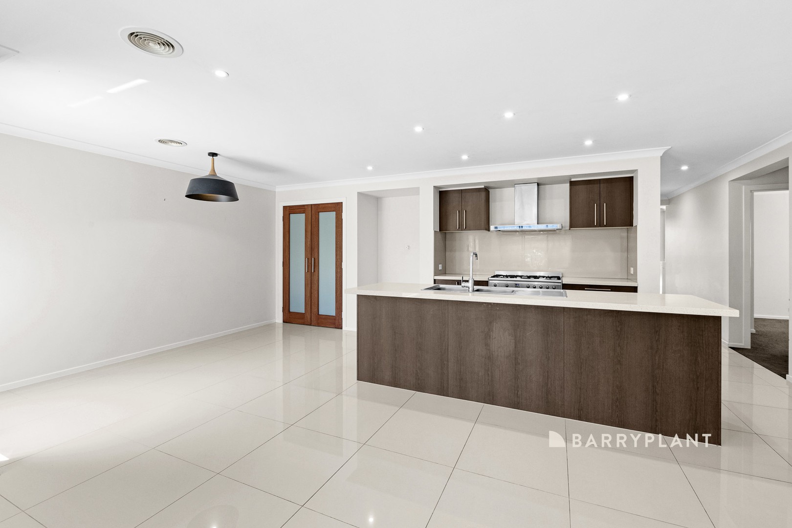 33 London Crescent, Narre Warren, VIC 3805 - Thumbnail 2 - 08/01/2025