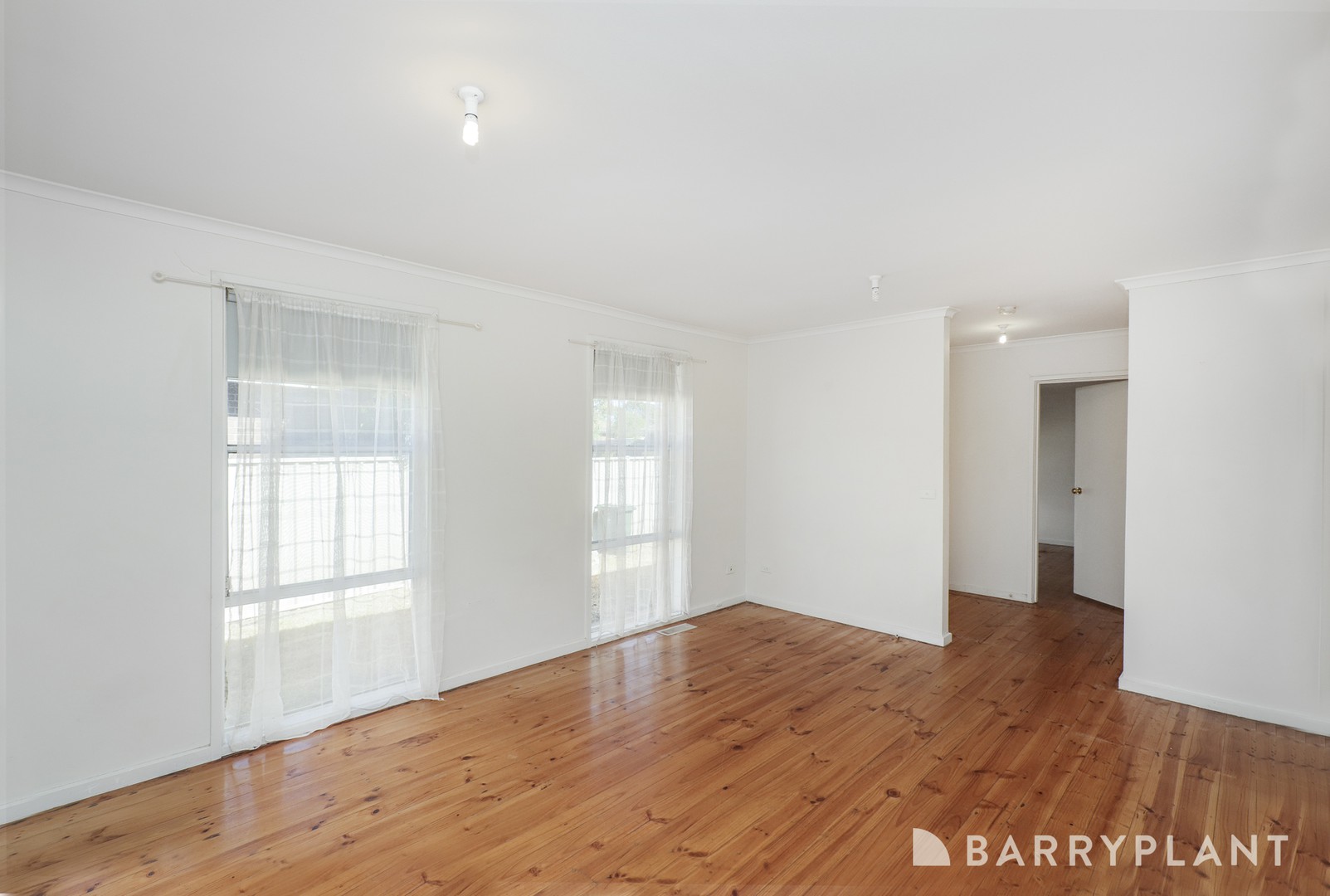 33 McCoubrie Street, Sunshine West, VIC 3020, Sunshine West - Thumbnail 3