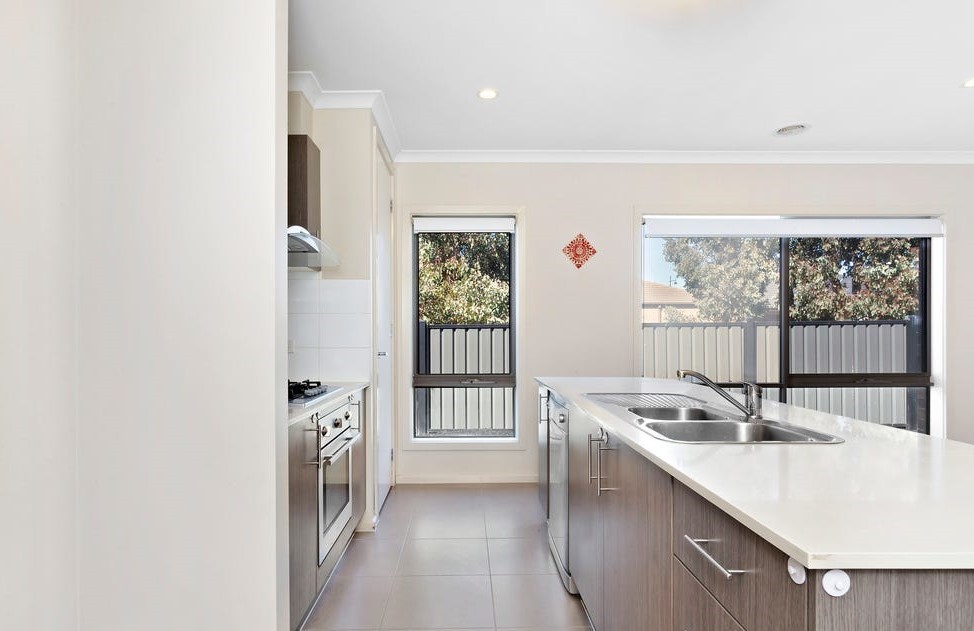33 Millicent Drive, Craigieburn, VIC 3064, Craigieburn - Thumbnail 3