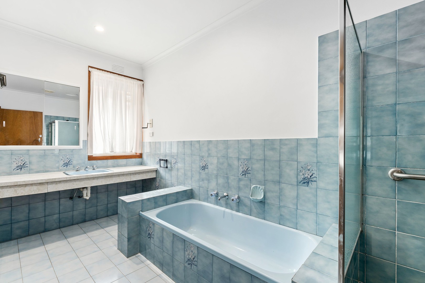 33 Montpellier Drive, Avondale Heights, VIC 3034, Avondale Heights - Thumbnail 5