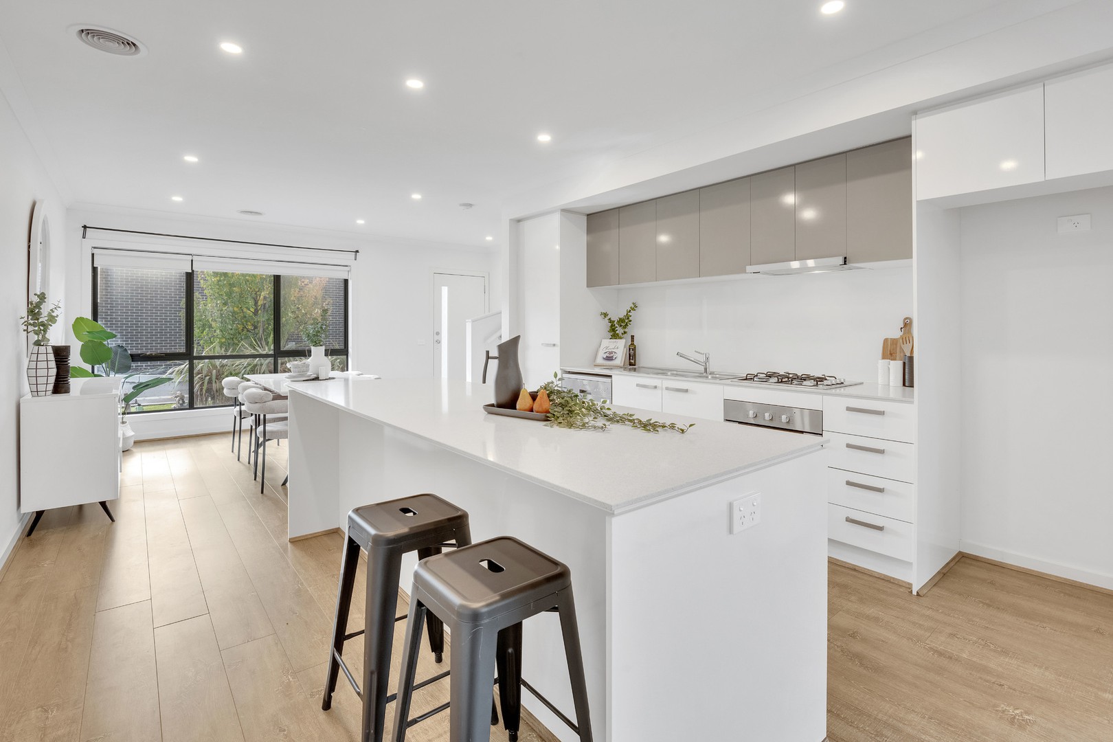 33 Nautical Crescent, Craigieburn, VIC 3064 - Thumbnail 1 - 12/06/2025