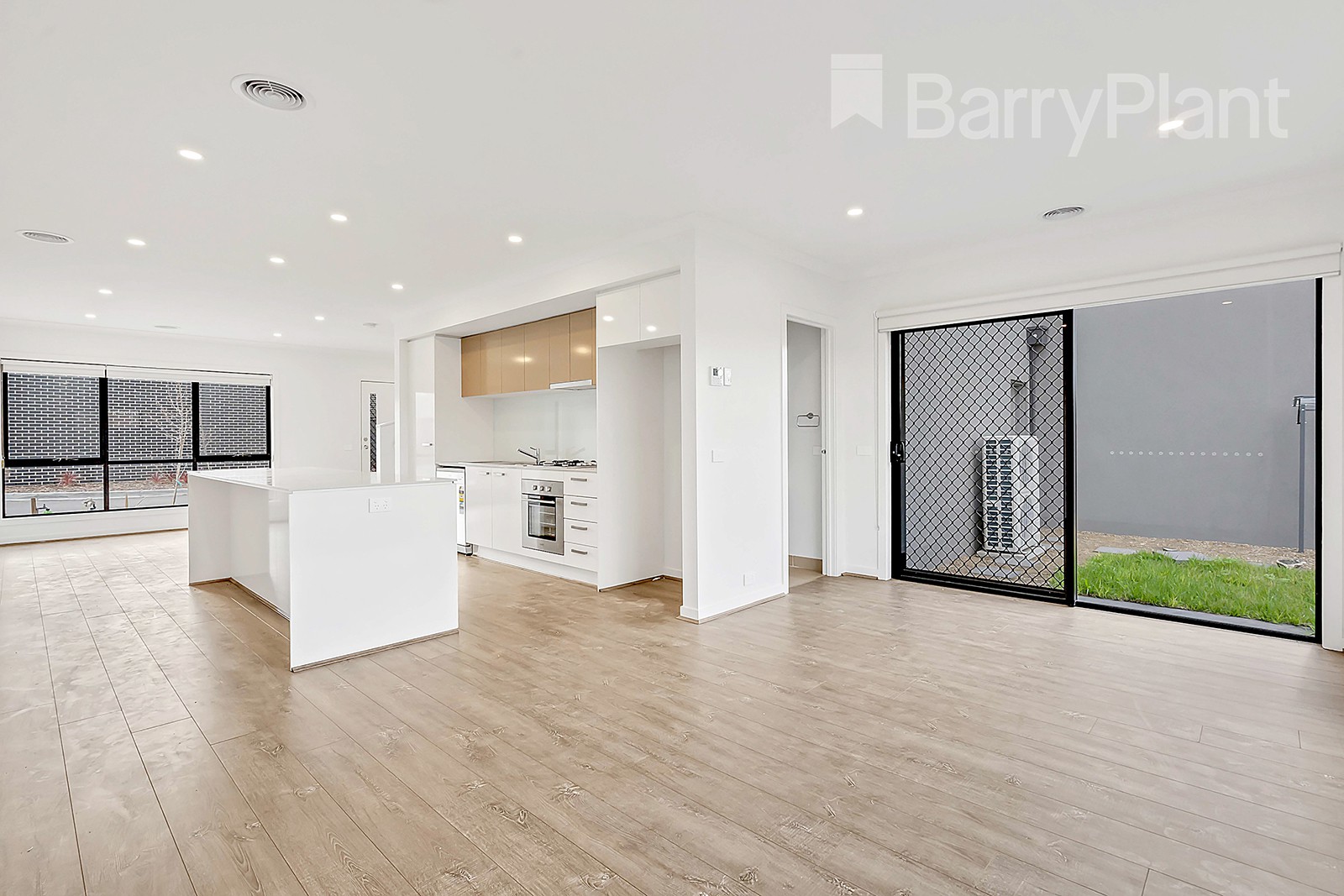33 Nautical Crescent, Craigieburn, VIC 3064, Craigieburn - Thumbnail 4