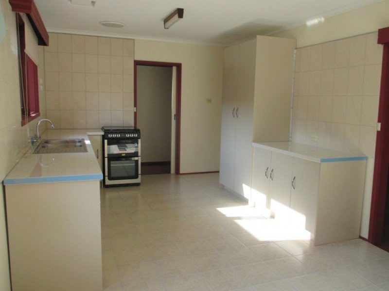 33 Ormond Avenue, Mitcham, VIC 3132, Mitcham - Thumbnail 2