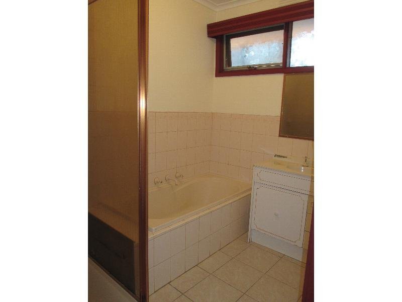 33 Ormond Avenue, Mitcham, VIC 3132, Mitcham - Thumbnail 3