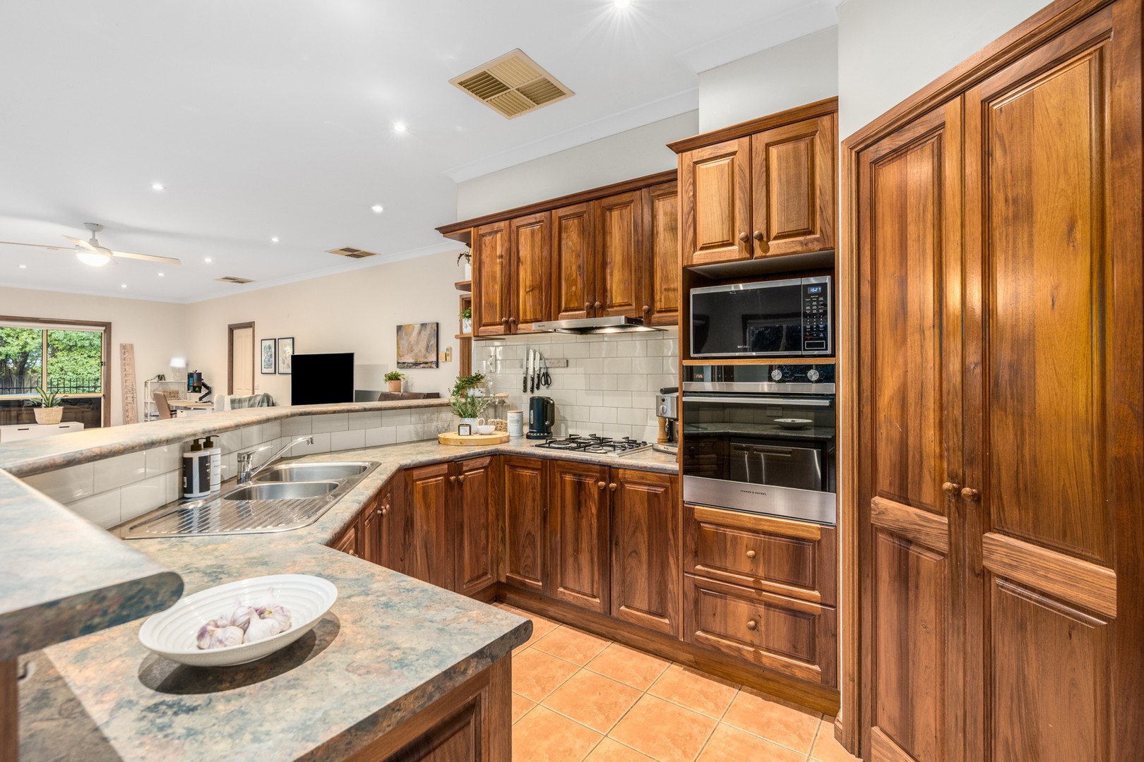 33 Parkwood Drive, Highton, VIC 3216 - Thumbnail 2 - 07/07/2026