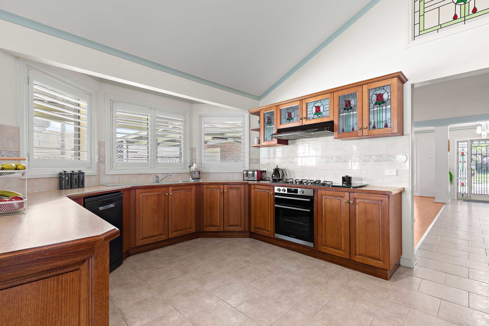 33 Pintail Crescent, Taylors Lakes, VIC 3038, Keilor Lodge - Thumbnail 3