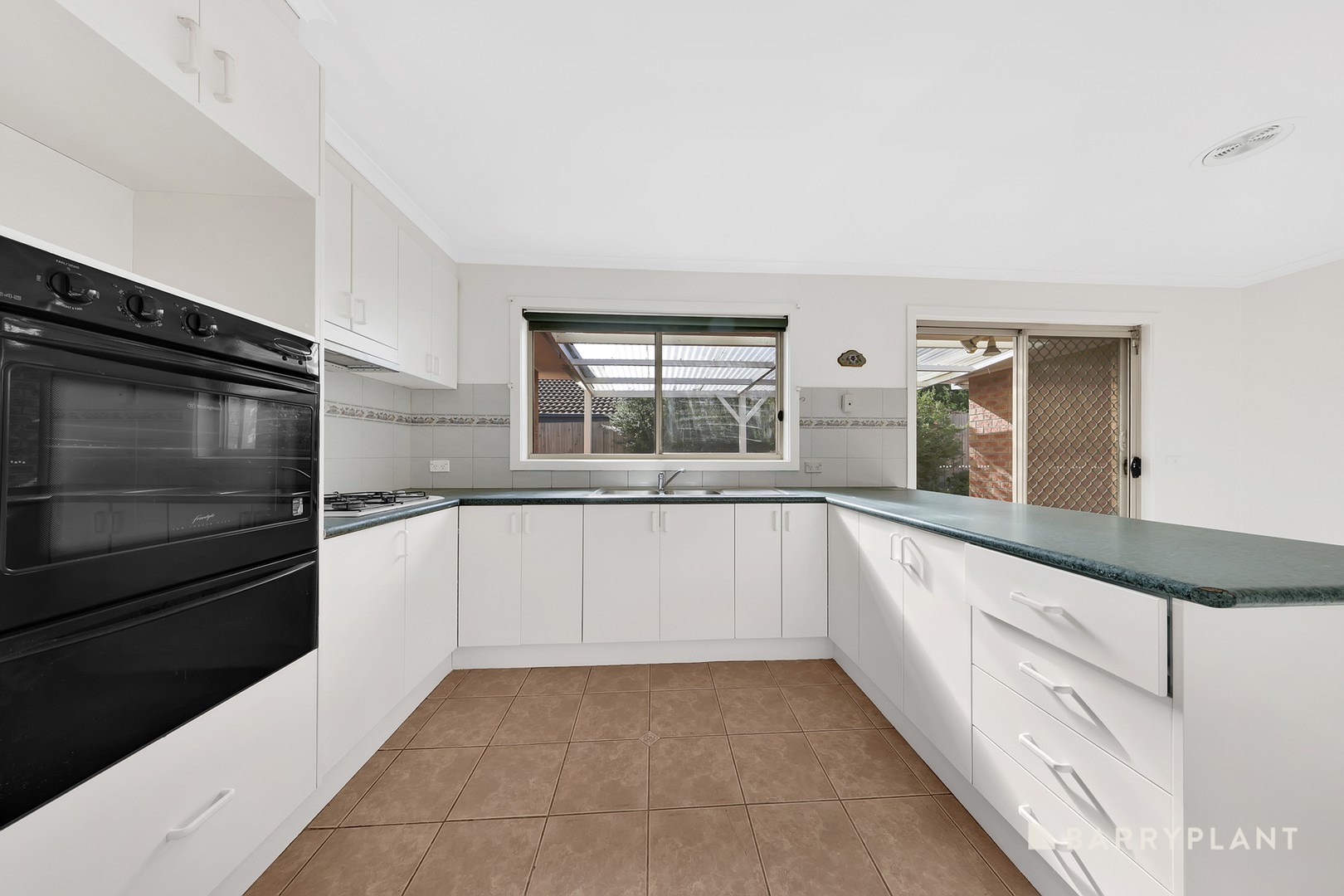 33 Plowman Court, Epping, VIC 3076, Epping - Thumbnail 3
