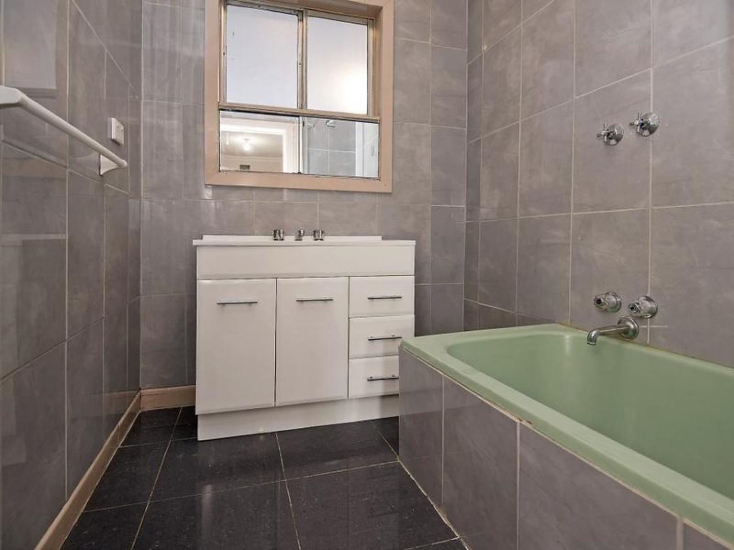 33 Poplar Street, Thomastown, VIC 3074, Thomastown - Thumbnail 3