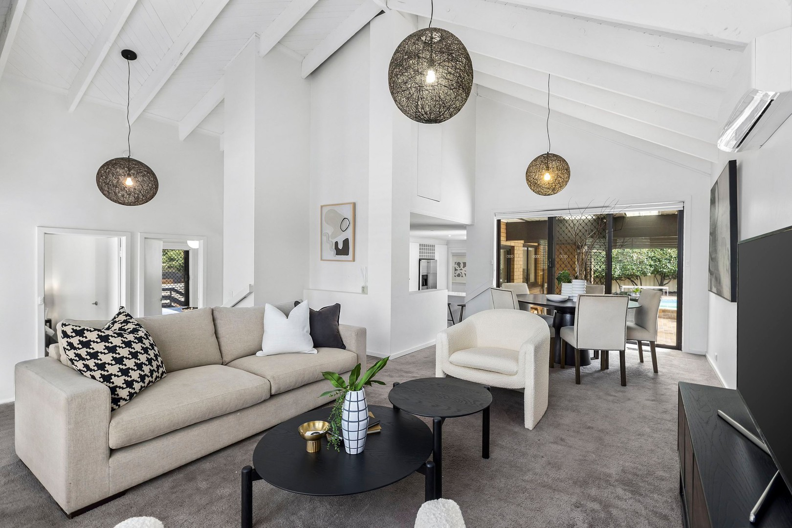 33 Randwick Drive, Keilor Park, VIC 3042 - Thumbnail 2 - 28/02/2022