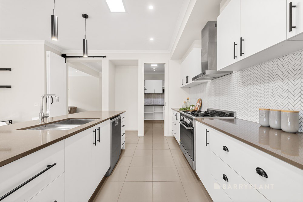 33 Raychelsbury Parade, Wollert, VIC 3750, Wollert - Thumbnail 3