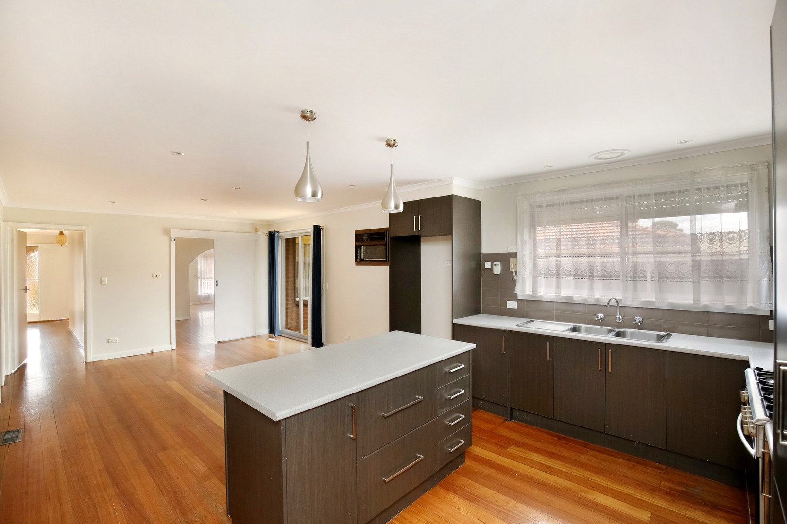 33 Rosemary Avenue, Lalor, VIC 3075 - Thumbnail 2 - 24/03/2020