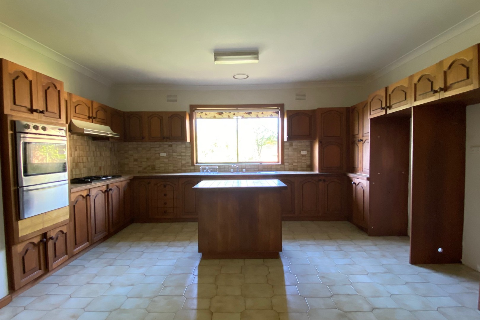 33 Rubicon Street, Reservoir, VIC 3073 - Thumbnail 2 - 08/10/2021