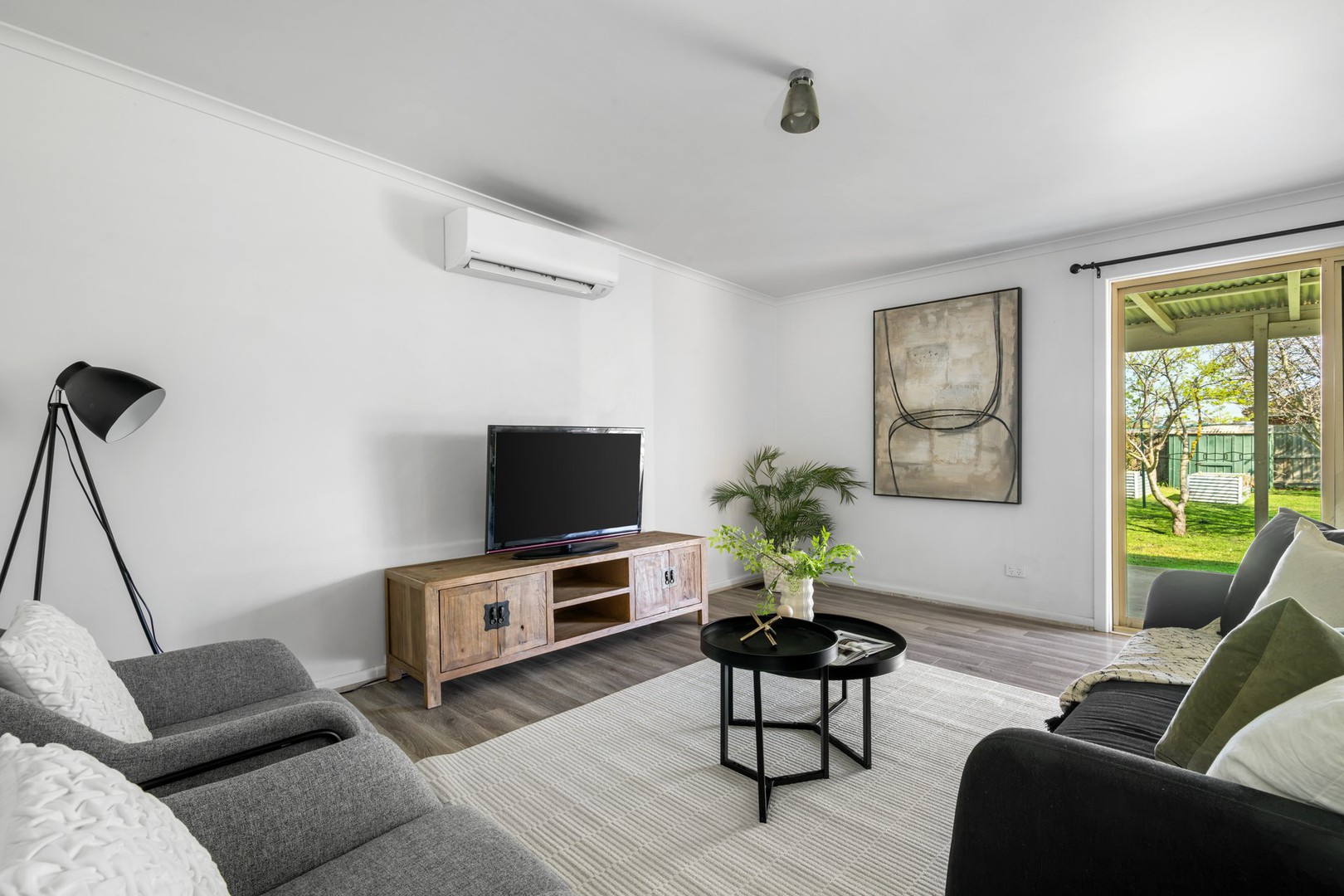 33 Seabeach Parade, North Shore, VIC 3214 - Thumbnail 2 - 07/10/2026