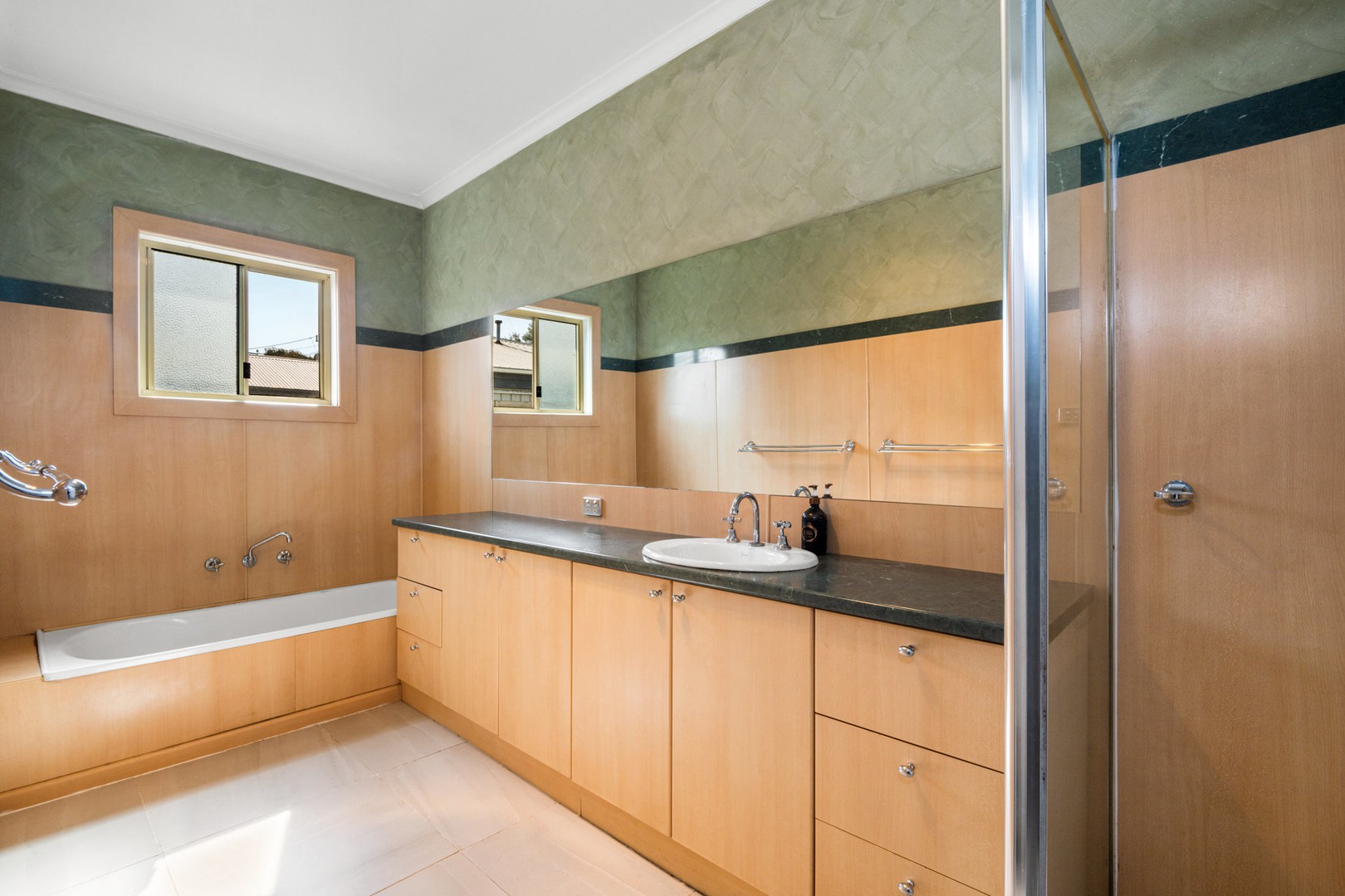 33 Seabeach Parade, North Shore, VIC 3214, North Shore - Thumbnail 8