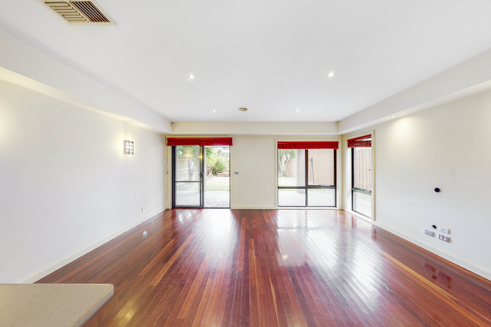 33 Stagecoach Boulevard, South Morang, VIC 3752 - Thumbnail 2 - 06/01/2023