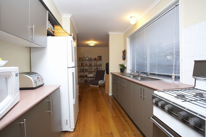 33 Strezlecki Grove, Altona Meadows, VIC 3028, Altona Meadows - Thumbnail 4