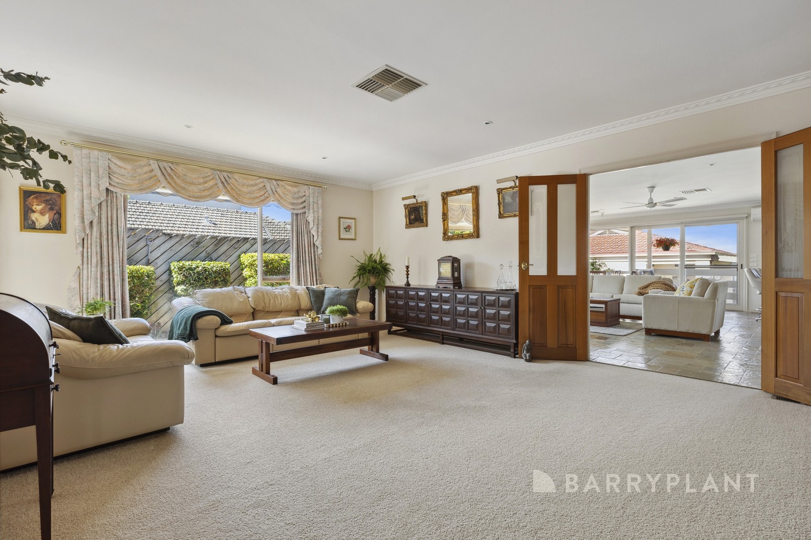 33 Summit Crescent, Glen Waverley, VIC 3150 - Thumbnail 2 - 27/02/2025