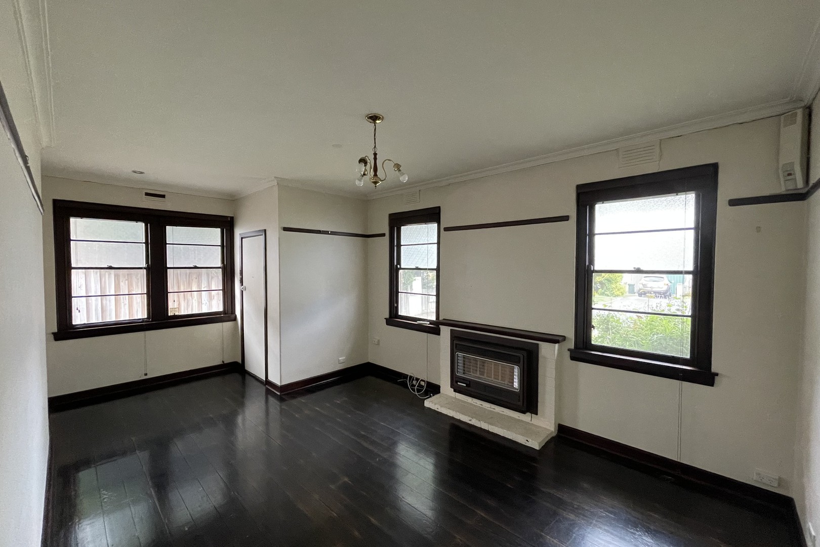 33 Taylor Avenue, Reservoir, VIC 3073, Reservoir - Thumbnail 2