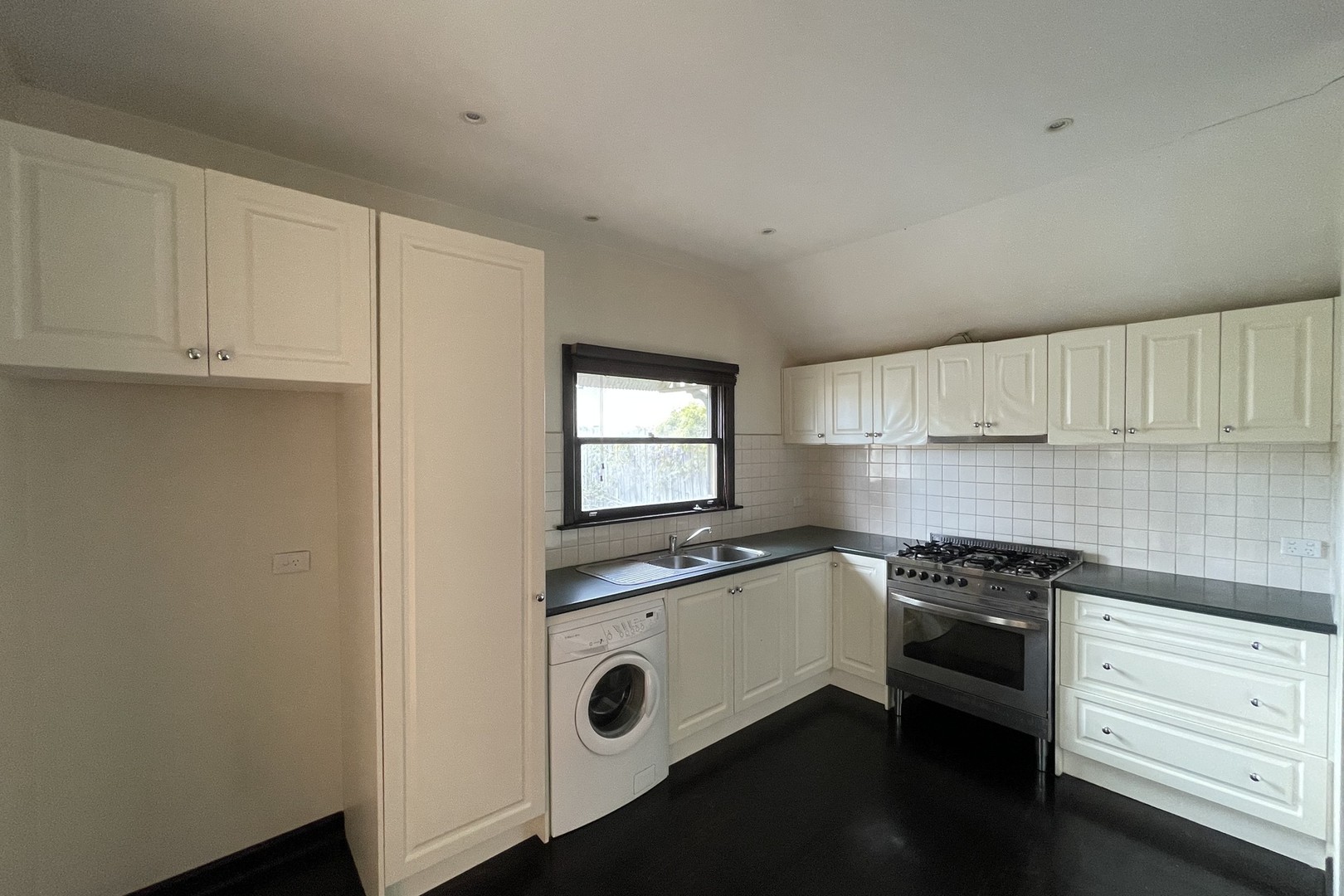 33 Taylor Avenue, Reservoir, VIC 3073, Reservoir - Thumbnail 4