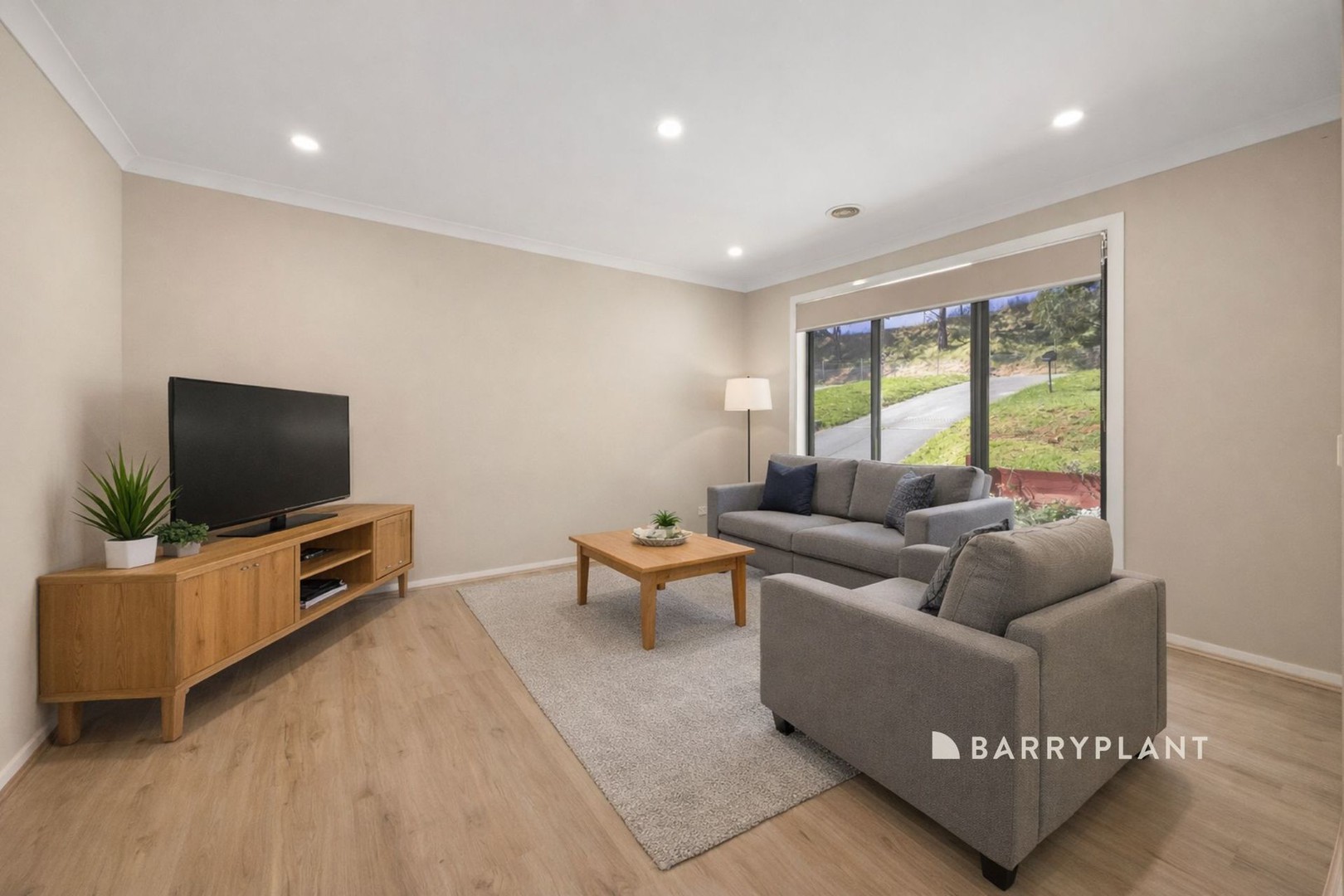 33 Victoria Street, Drouin, VIC 3818 - Thumbnail 2 - 28/04/2026