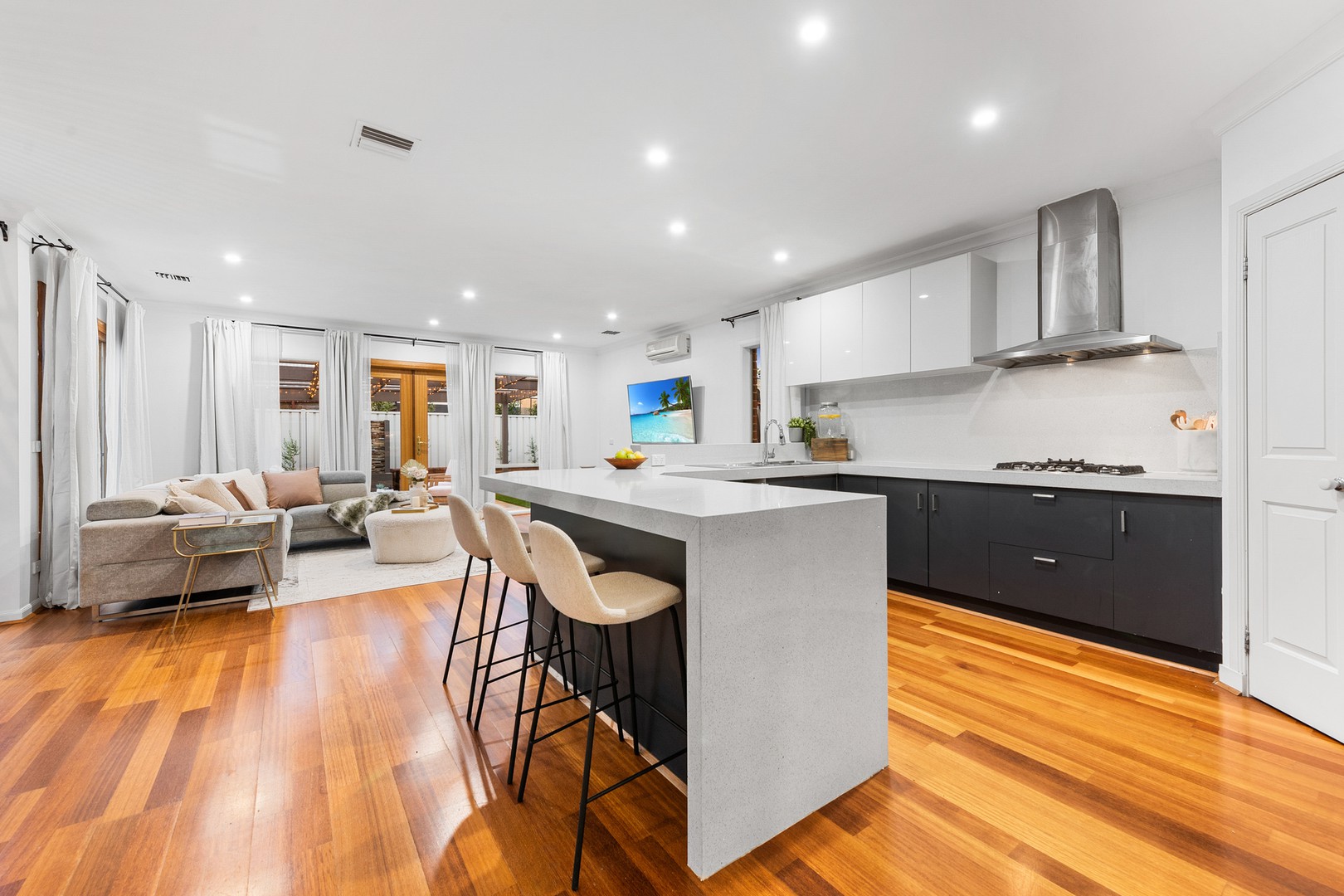 33 Victoria Way, Caroline Springs, VIC 3023, Caroline Springs - Thumbnail 7