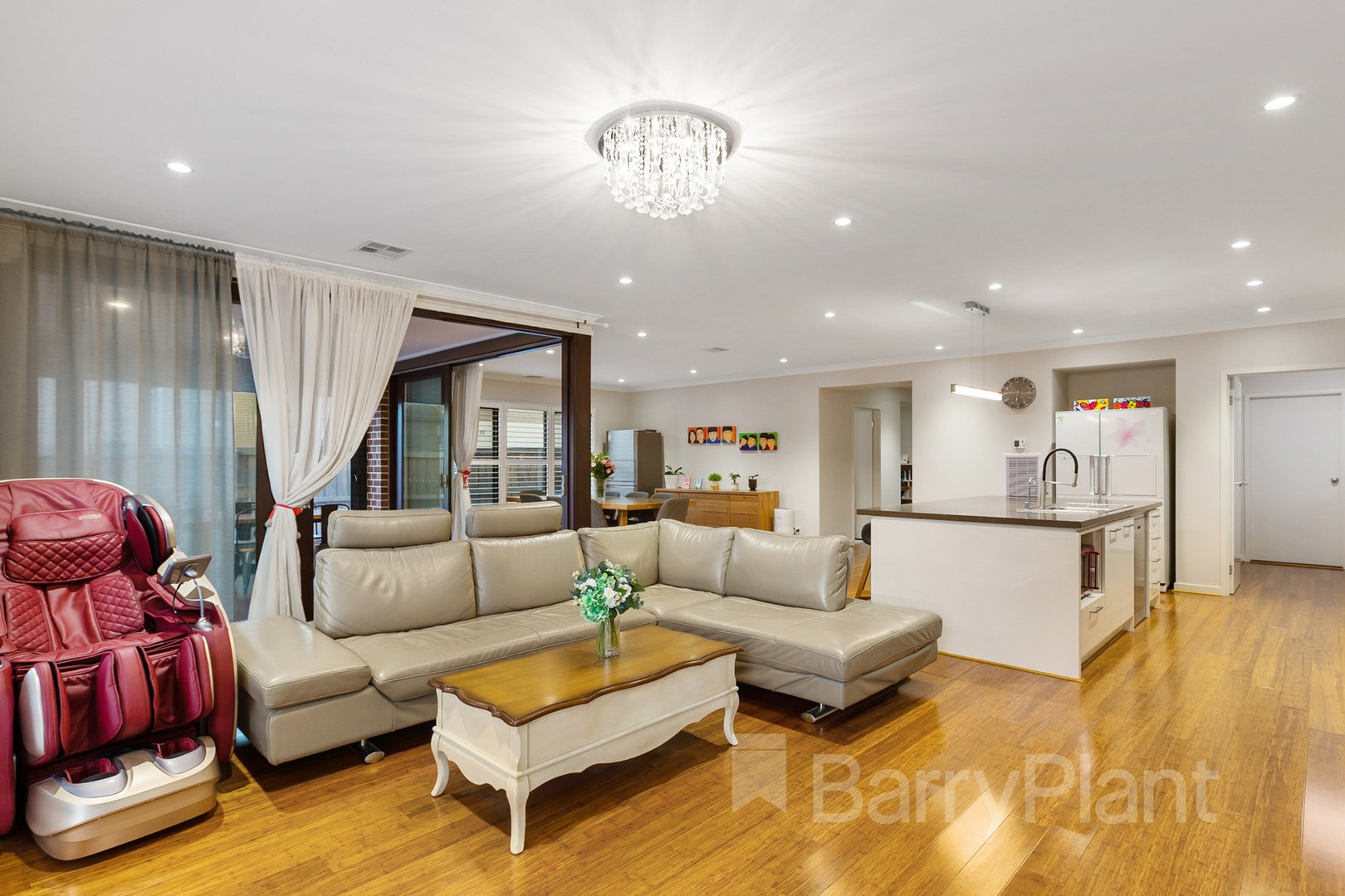 33 Viewmont Street, Wantirna South, VIC 3152, Wantirna South - Thumbnail 2
